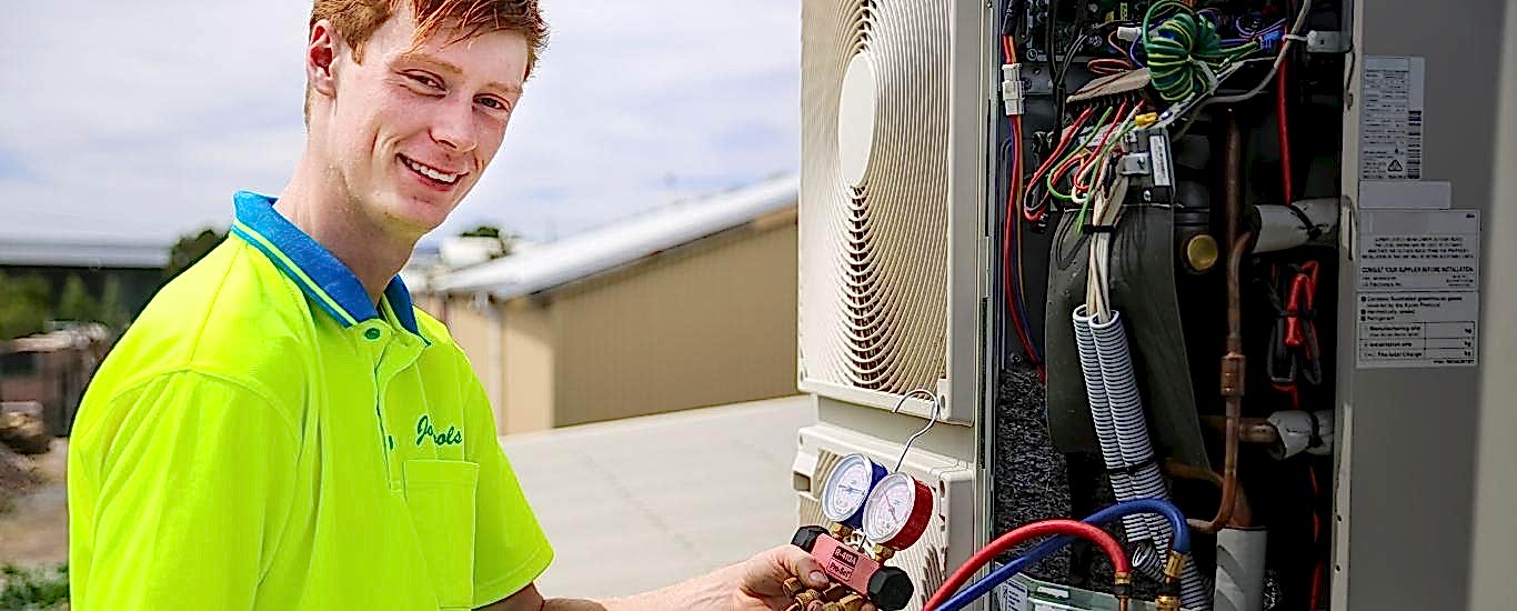 Joe Cools experienced and qualified technicians install air conditioning with a minimum of fuss and no mess. Deal direct with Joe Cool’s air conditioning specialists and save.